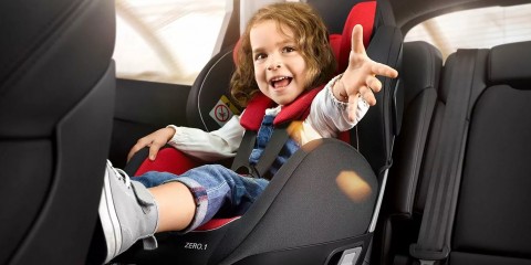 Ребенок не сидит в автокресле. Что делать?